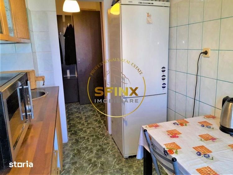 Apartament cu 3 camere semidecomandat în Tei