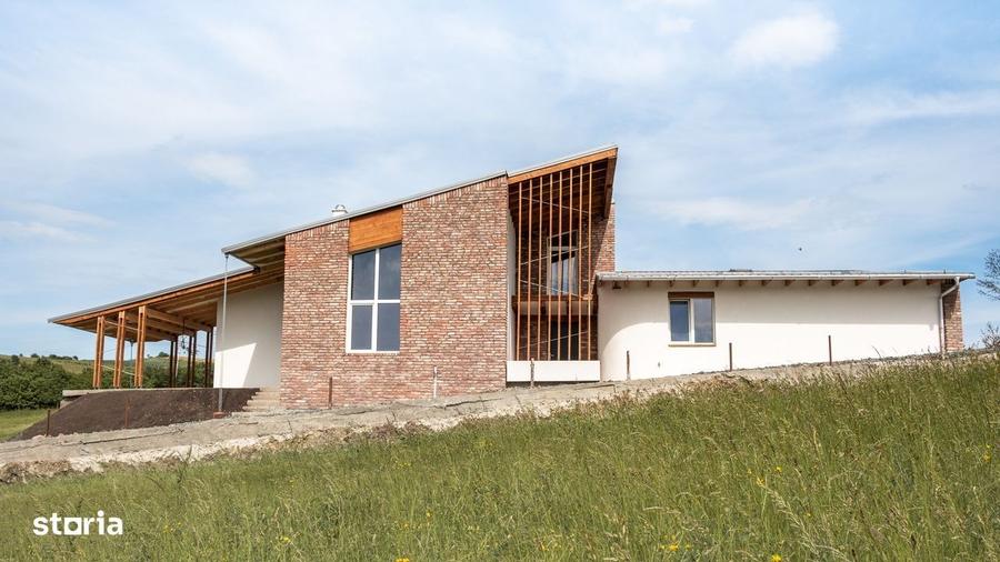 Casă cu 4 camere cu Teren 1461 Mp în Săliște