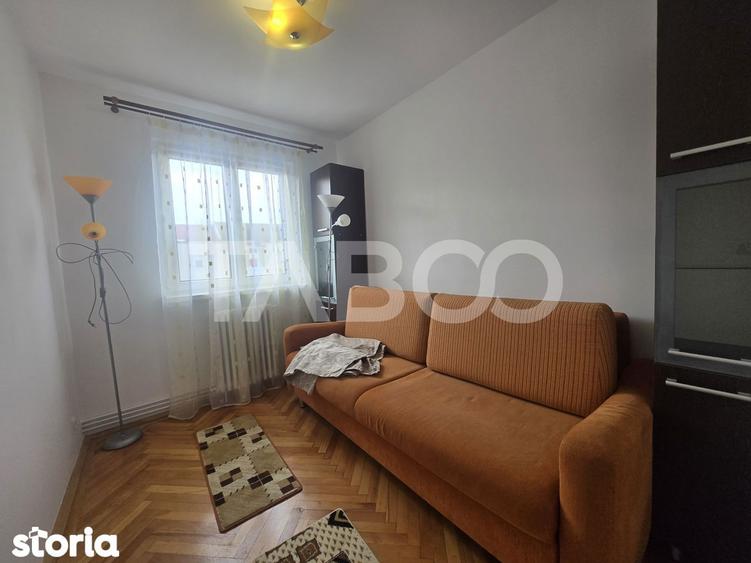 Apartament cu 3 camere semidecomandat, mobilat în Mihai Viteazul