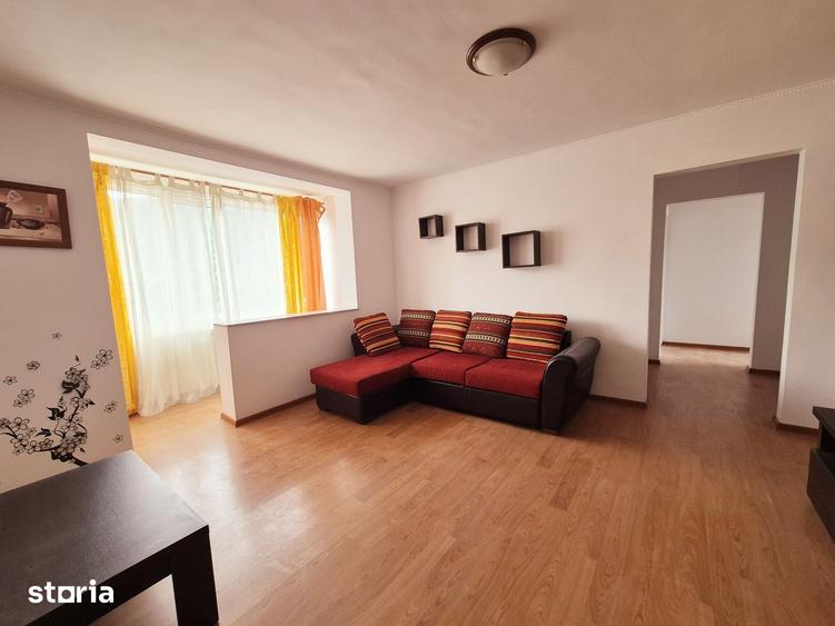 Apartament cu 3 camere decomandat în Est