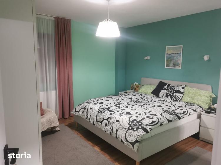 Casă cu 6 camere cu Teren 2500 Mp în Milcovul