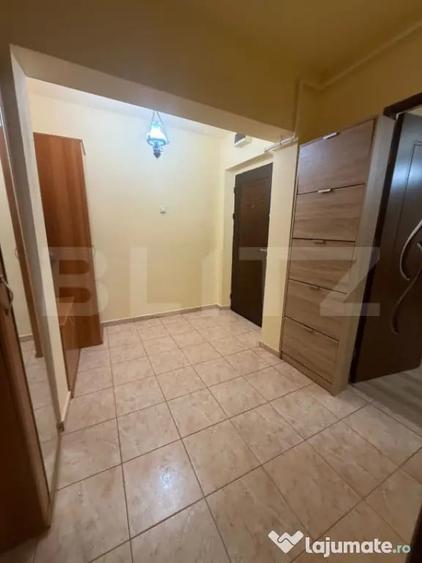 Apartament cu 3 camere decomandat în Cetate