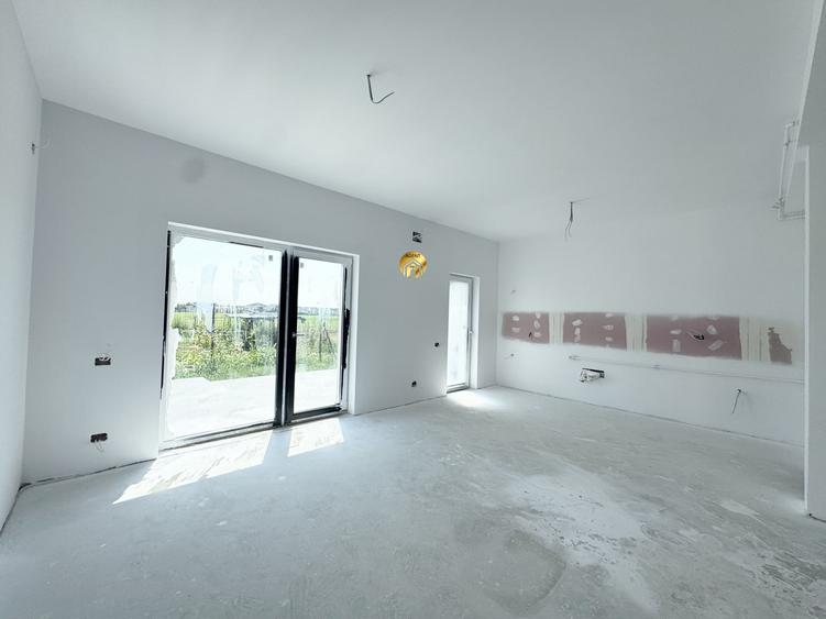 Casă cu 5 camere cu Teren 300 Mp în Otopeni