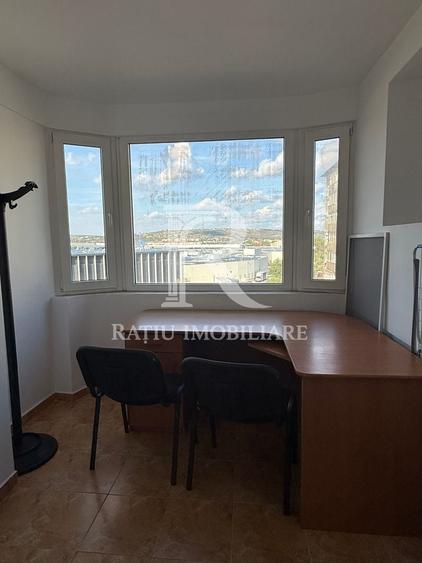 Apartament cu 4 camere decomandat, mobilat în Nufărul