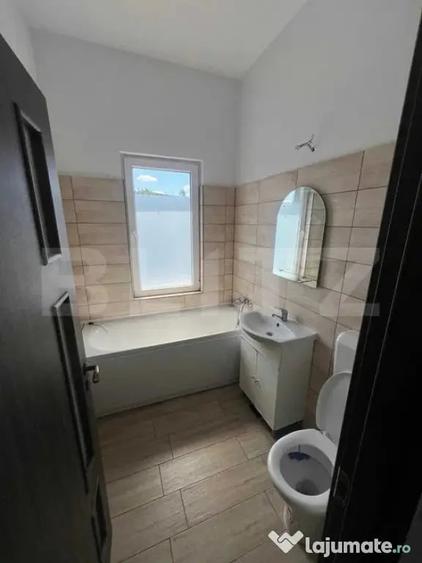 Apartament cu 3 camere semidecomandat în Tudor