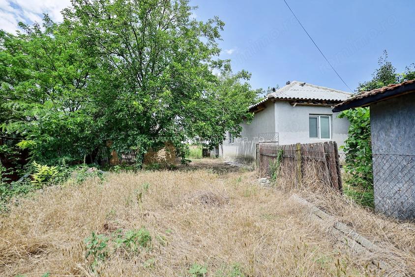 Casă cu Teren 1531 Mp în Pecineaga
