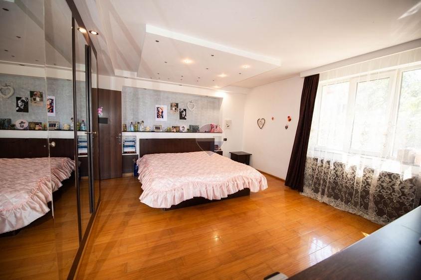 Casă individuală cu 9 camere cu Teren 1200 Mp în Cornetu