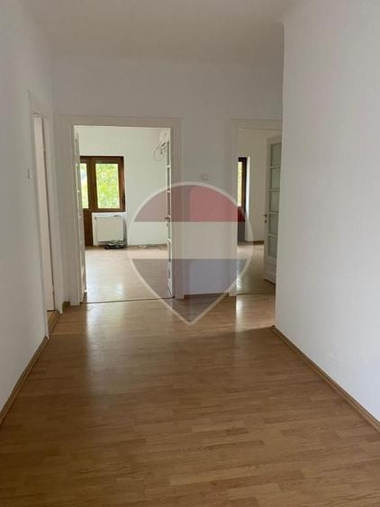 Casă individuală cu 4 camere cu Teren 120 Mp în Ferdinand