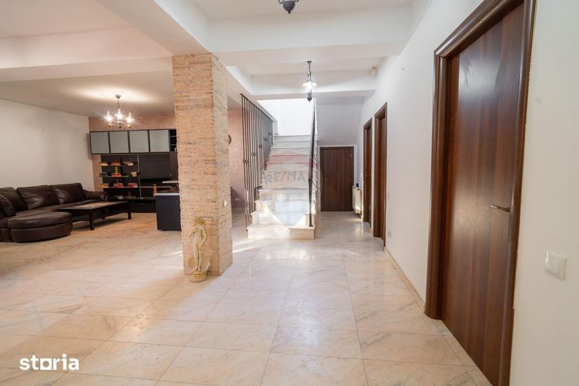 Casă cu 5 camere cu Teren 500 Mp în Brănești