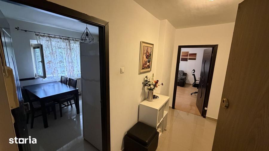 Apartament cu 3 camere decomandat în Vitan