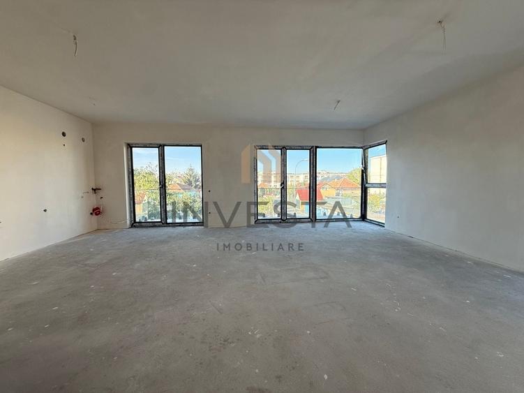 Apartament cu 4 camere semidecomandat în Între Lacuri