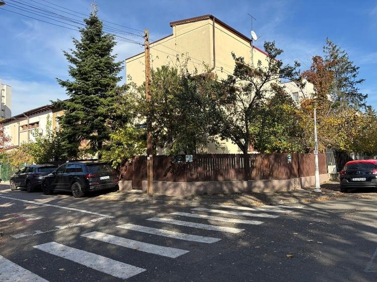 Casă individuală cu 5 camere cu Canalizare în Vatra Luminoasă