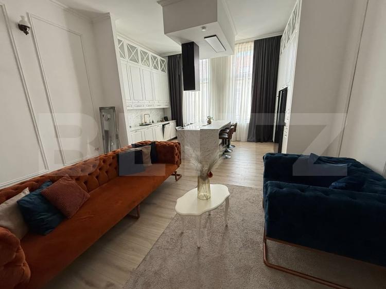 Apartament cu 3 camere semidecomandat, mobilat în Central