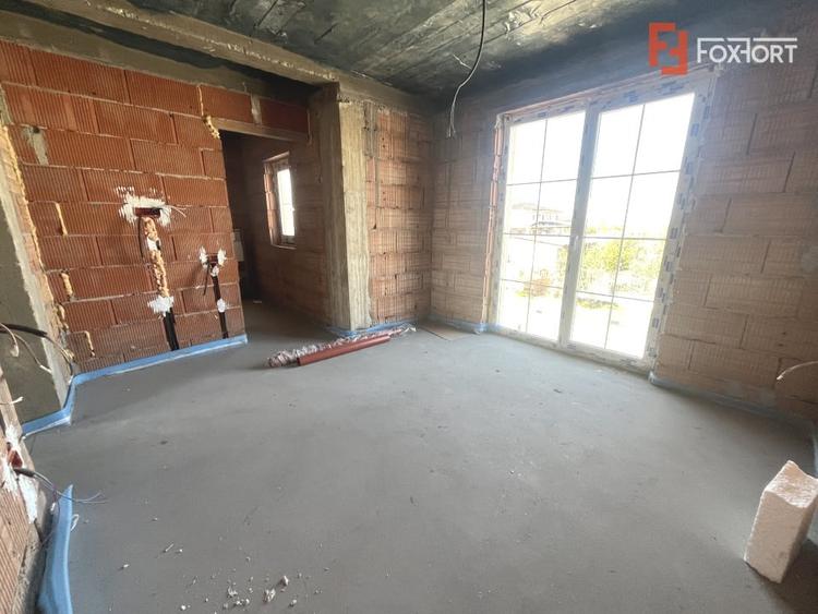 Duplex cu 4 camere cu Canalizare în Moșnița Nouă