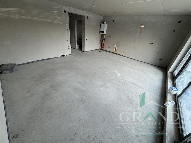 Apartament cu 3 camere semidecomandat în Andrei Mureșanu