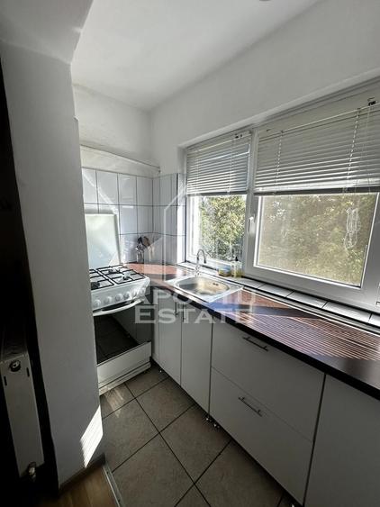 Apartament cu 3 camere decomandat în Girocului