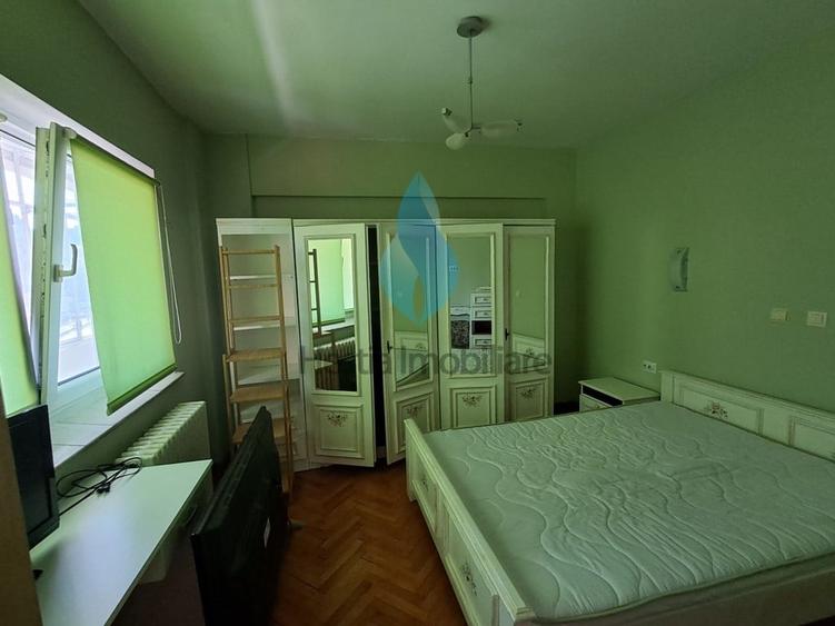 Apartament cu 2 camere decomandat în Podul de Fier