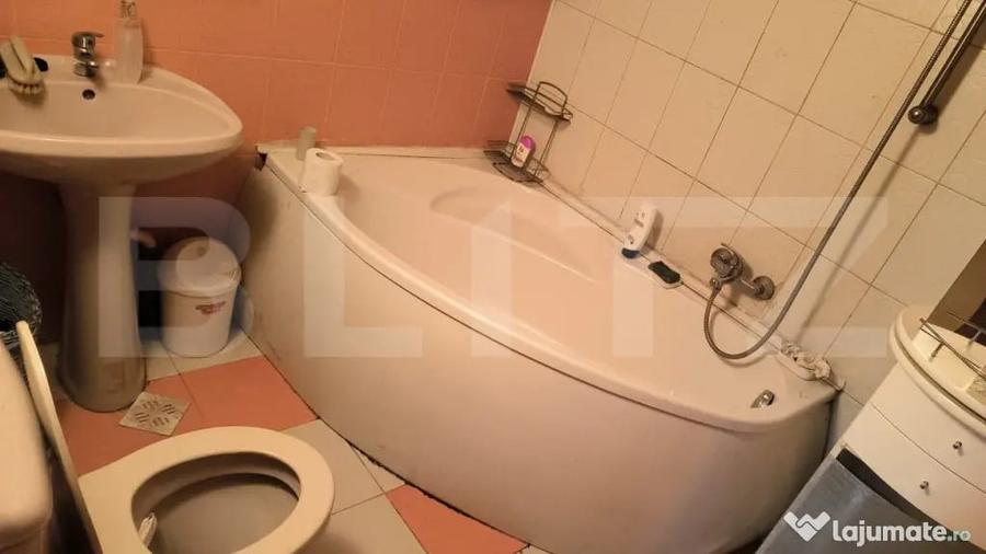 Casă cu 7 camere cu Teren 375 Mp în Central