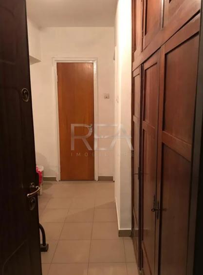 Apartament cu 3 camere decomandat, mobilat în Colentina