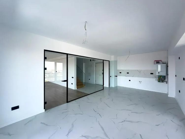 Apartament cu 4 camere semidecomandat în Titan
