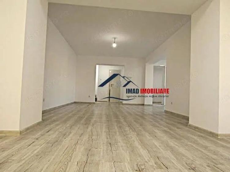 Apartament cu 4 camere decomandat în Micro 3