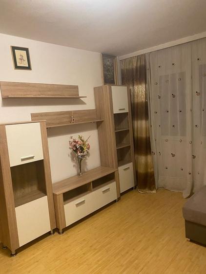 Apartament cu 2 camere semidecomandat în Podu Roș