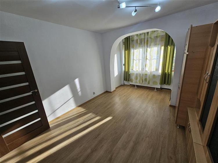 Apartament cu 2 camere decomandat în Micro I