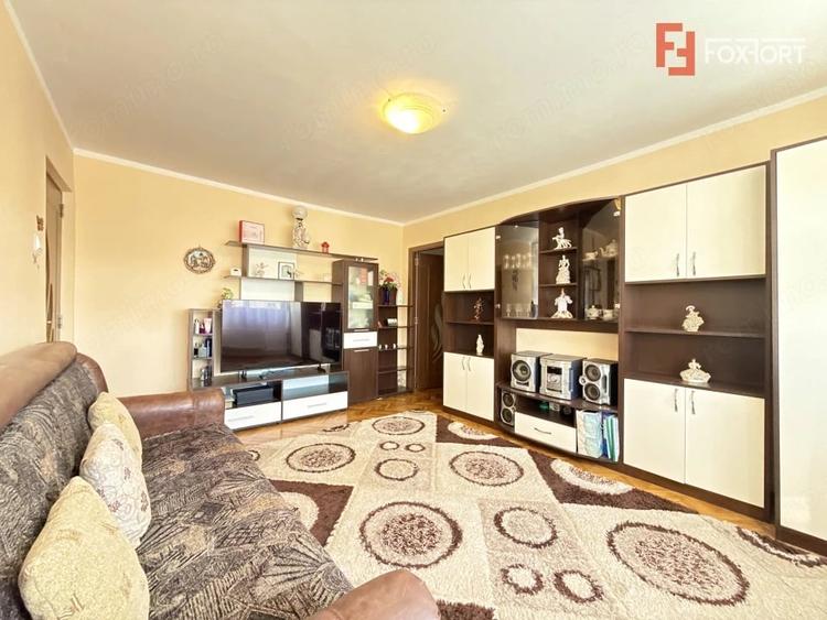 Apartament cu 4 camere semidecomandat în Cetății