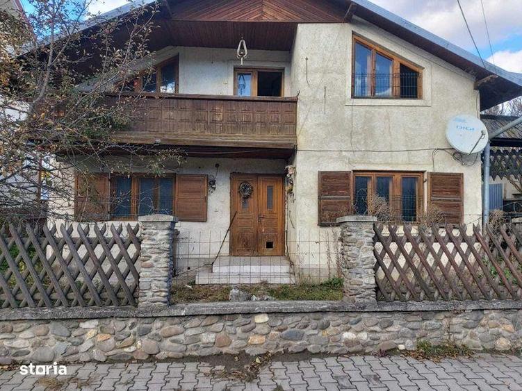 Casă cu 4 camere nedecomandat cu Teren 223 Mp în Central