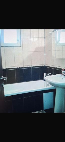 Apartament cu 3 camere semidecomandat în Sebastian