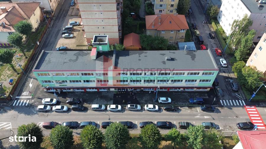 Spațiu comercial, de 330 mp, în Tractorul