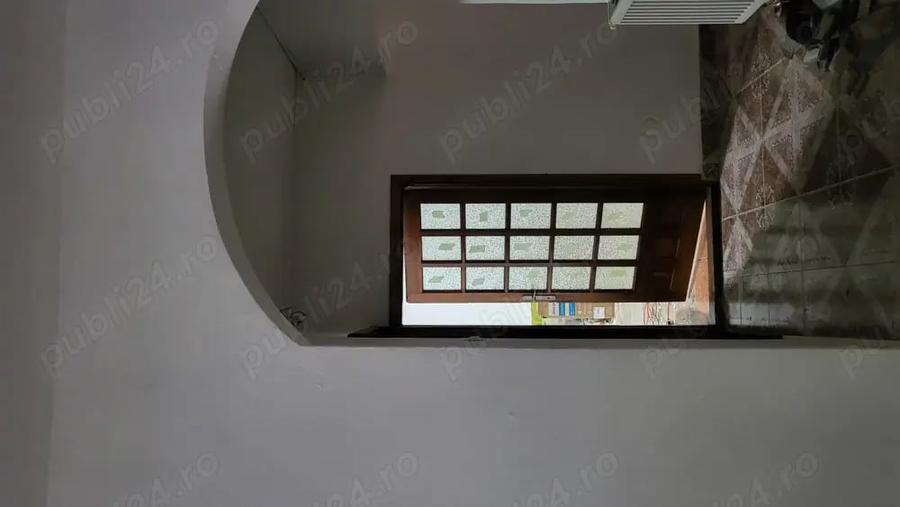 Apartament cu 4 camere decomandat în Victoria