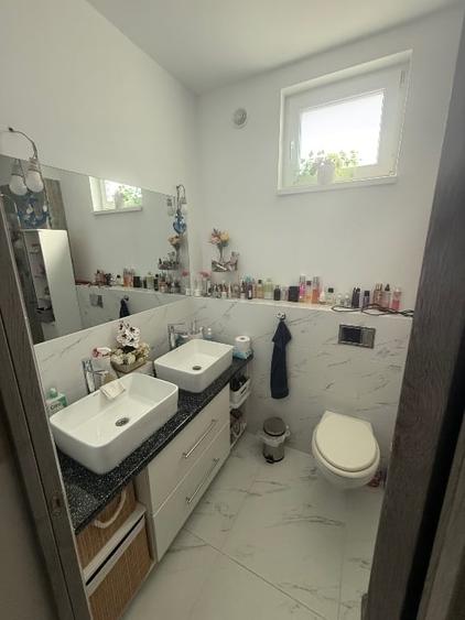 Casă individuală cu 4 camere cu Canalizare în Central