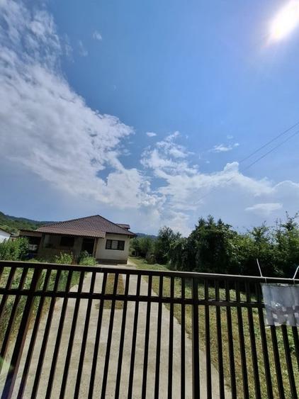 Casă cu 3 camere cu Teren 2370 Mp în Mihăești