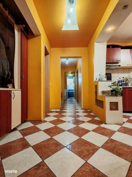 Apartament cu 4 camere decomandat în Rogerius
