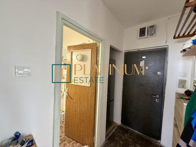 Apartament cu 3 camere decomandat, mobilat în Girocului