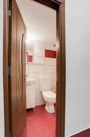 Casă individuală cu 24 camere cu Canalizare în Podul de Fier