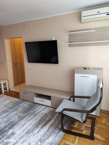 Apartament cu 3 camere semidecomandat, mobilat în Colentina