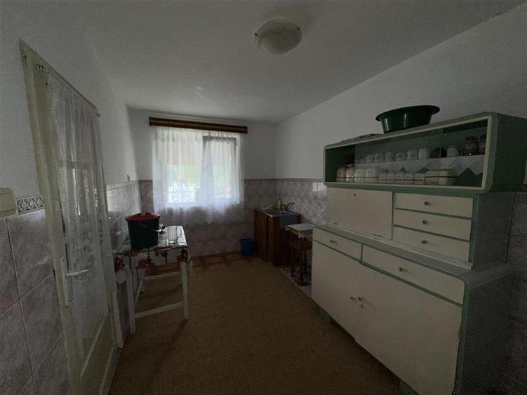Casă individuală cu 6 camere cu Teren 750 Mp în Periferie