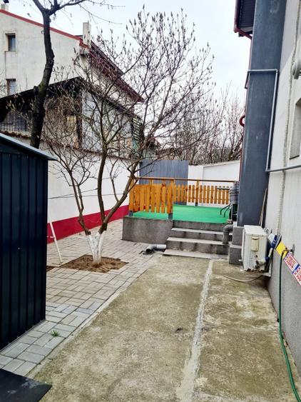 Casă individuală cu 5 camere cu Canalizare în Andronache