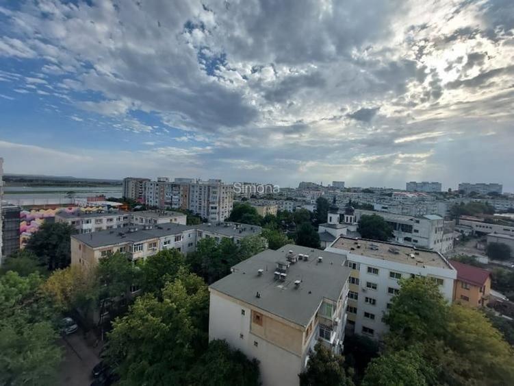 Apartament cu 2 camere decomandat în Mazepa 1