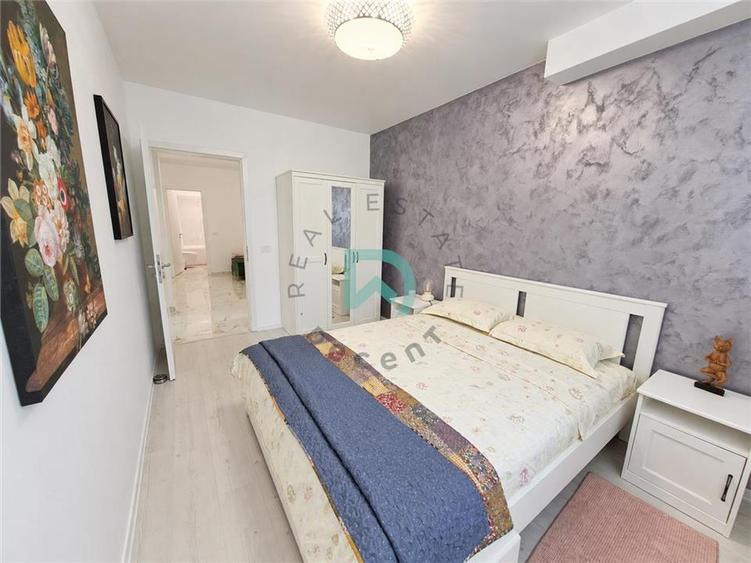 Apartament cu 3 camere decomandat în Tractorul