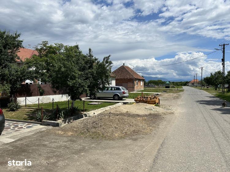 Casă cu 6 camere decomandat cu Teren 2700 Mp în Bocsig