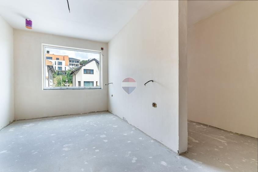 Duplex cu 4 camere cu Teren 325 Mp în Nord-Est