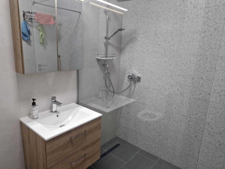 Apartament cu 3 camere decomandat în Sânmartin