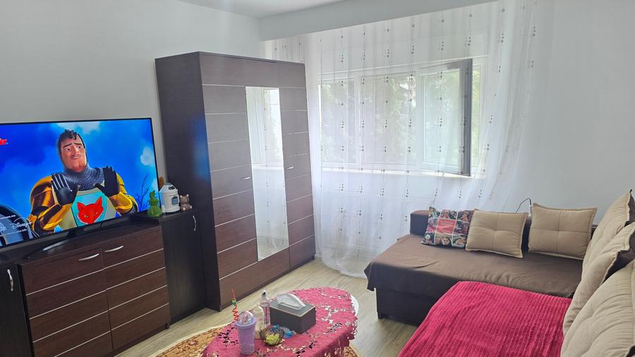 Apartament cu 2 camere semidecomandat în Gojdu