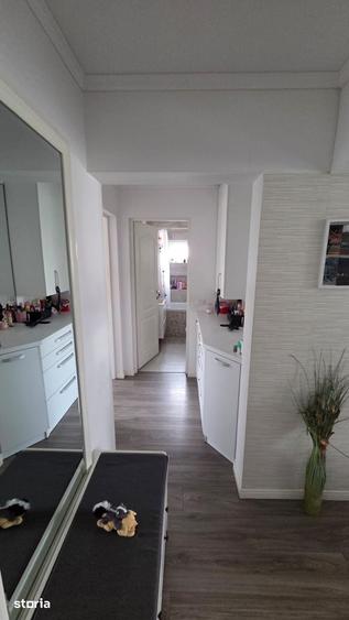 Apartament cu 3 camere în Micro 16
