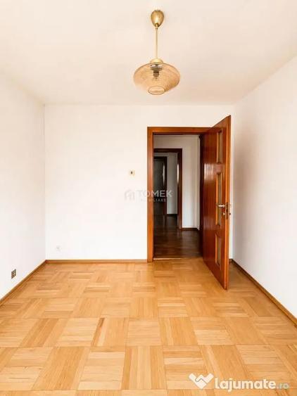 Apartament cu 4 camere decomandat în Scriitorilor