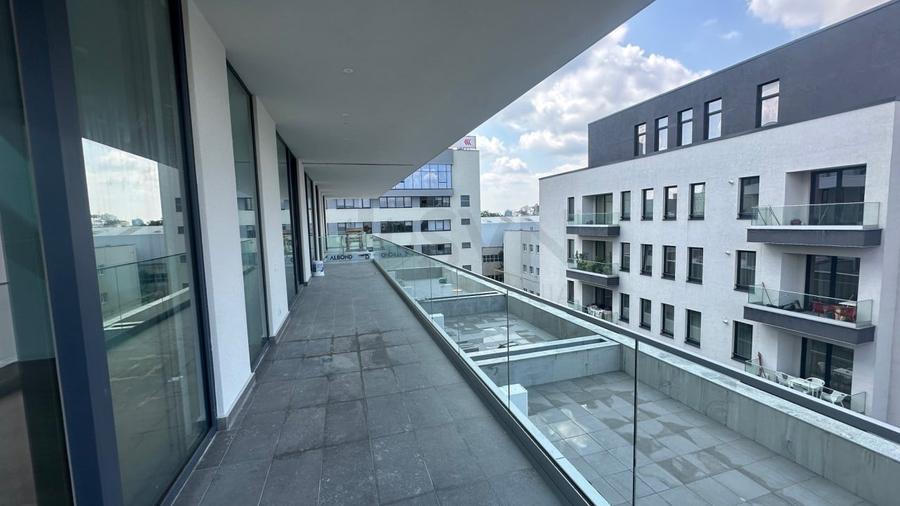 Apartament cu 3 camere semidecomandat în Aviației