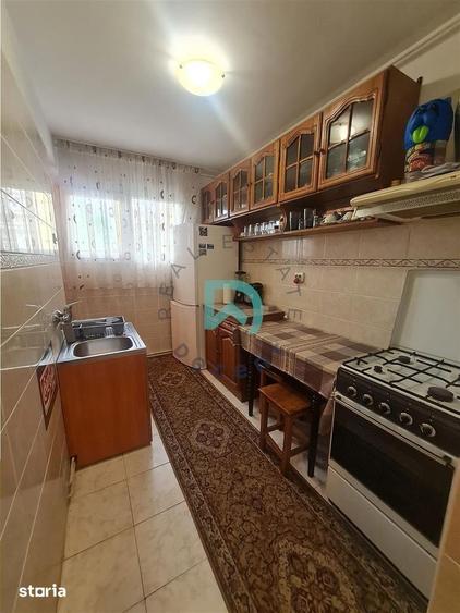 Apartament cu 3 camere semidecomandat în Astra